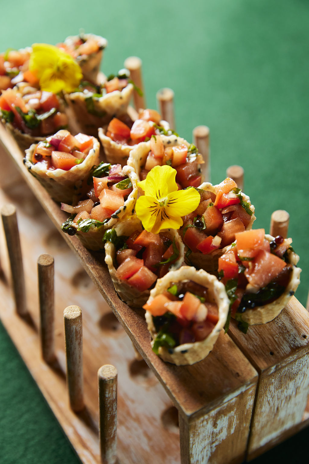 Vegan ve vejetaryen finger food çeşitlerinden bir sunum